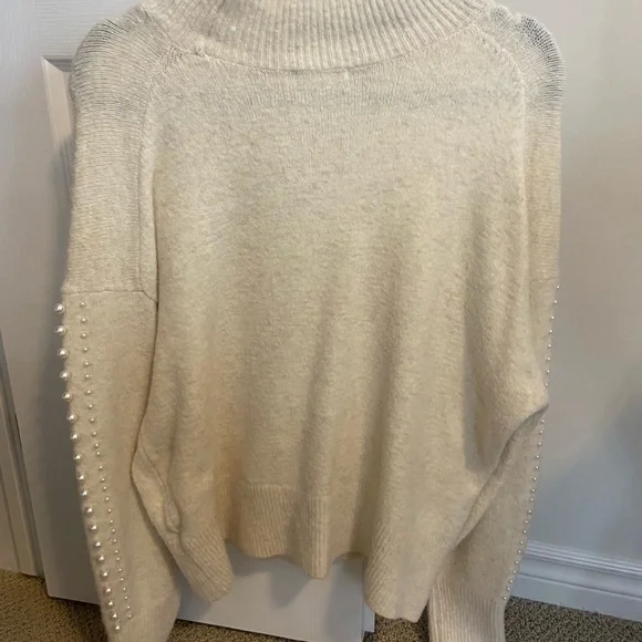 H&M Off white turtle neck with pearl detailing - Picture 6 of 6